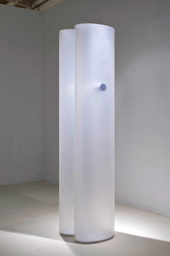 Helen Pashgian, Untitled, 2007. Formed clear acrylic, with acrylic elements. 86 x 17½ x 20 in.