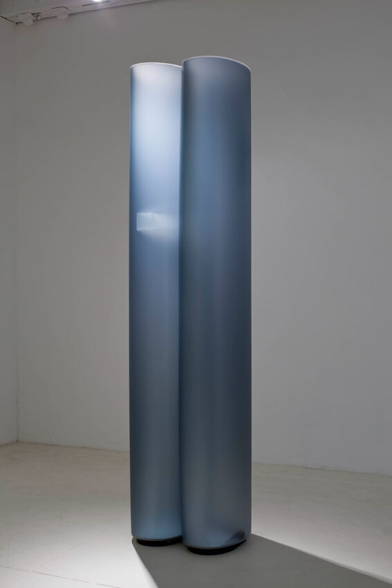 Helen Pashgian, Untitled, 2007. Formed grey acrylic, with acrylic elements. 91 x 17½ x 20 in.