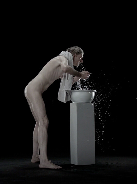 David Michalek, still from Figure Studies, 2012, high-speed HD video, Courtesy of the artist. View 2,
