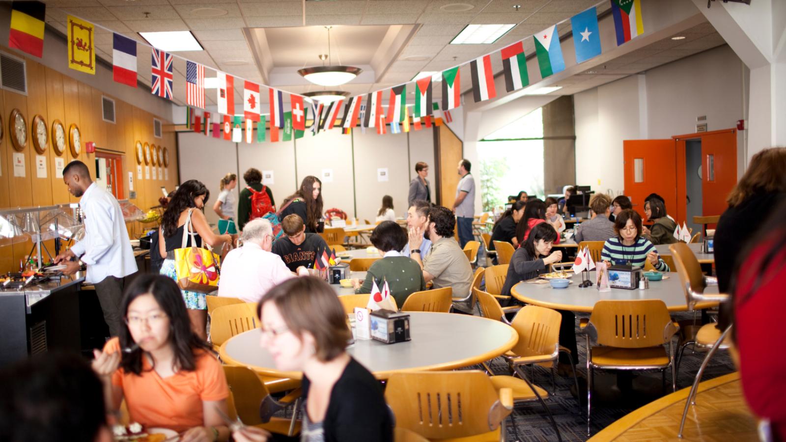 students at language tables in Oldenborg