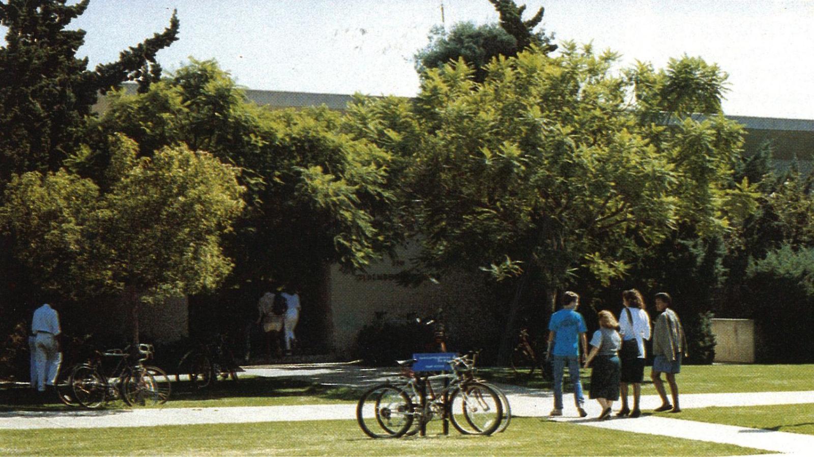 outside of Oldenborg with students standing outside