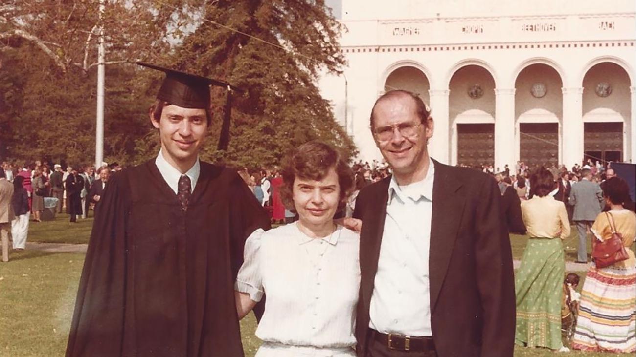 David Sklar '83 with his parents at commencement