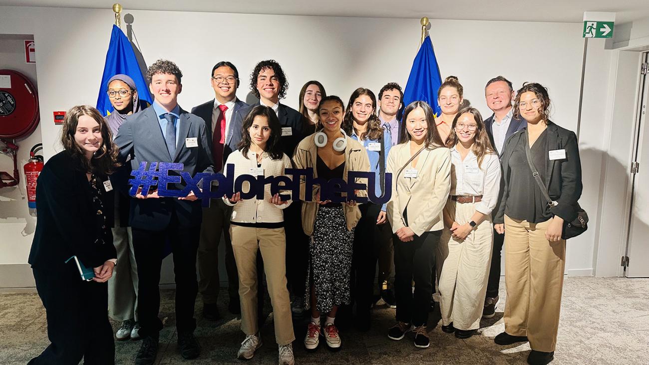 students in a group photo at the Global Governance Institute