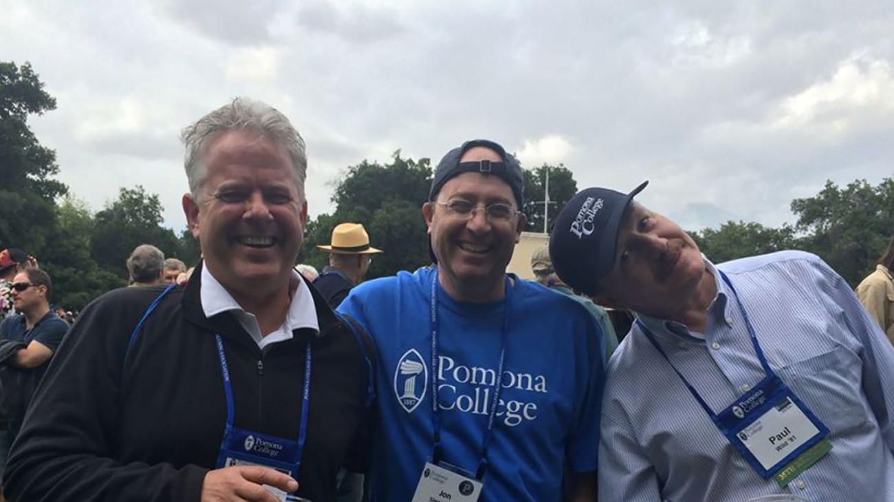photo of alumnus Jon Siegel and friends on Marston Quad during Alumni Weekend