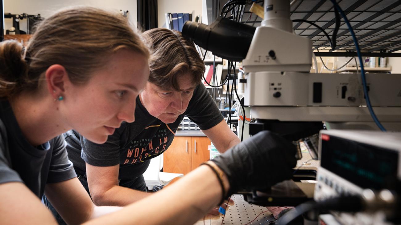 Prof. Janice Hudgings in lab