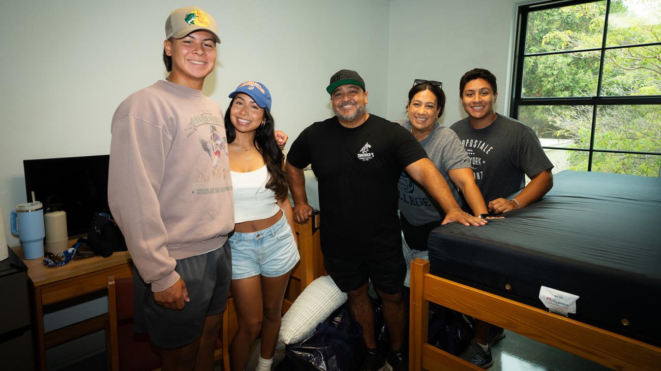 Pomona family members helping student move into dorm room.