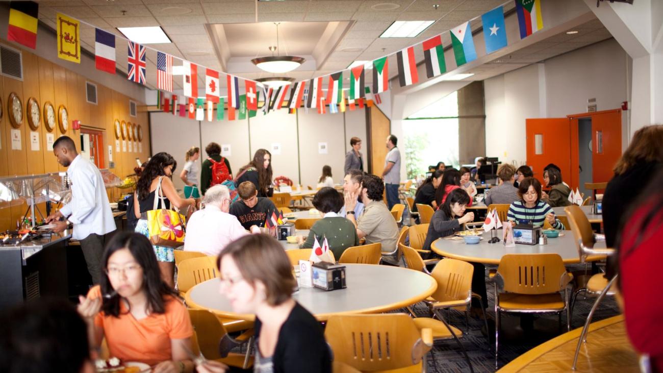 wide shot of the Oldenborg language tables during lunch