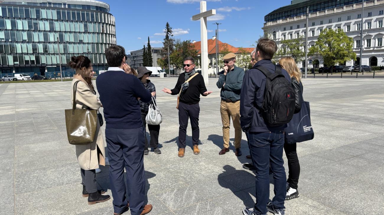 Mietek Boduszynski with tour group outside in Warsaw